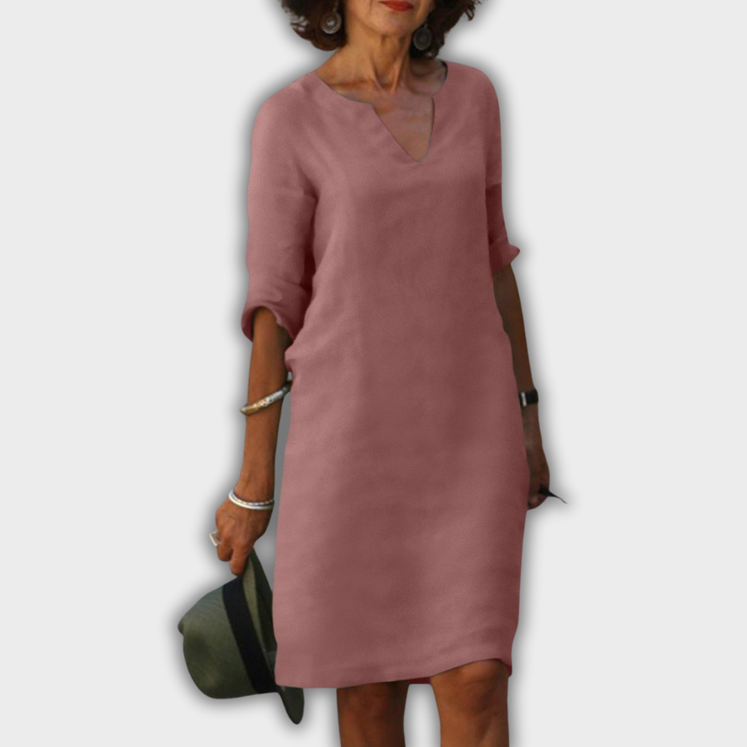 Lyns - dress with V-neck